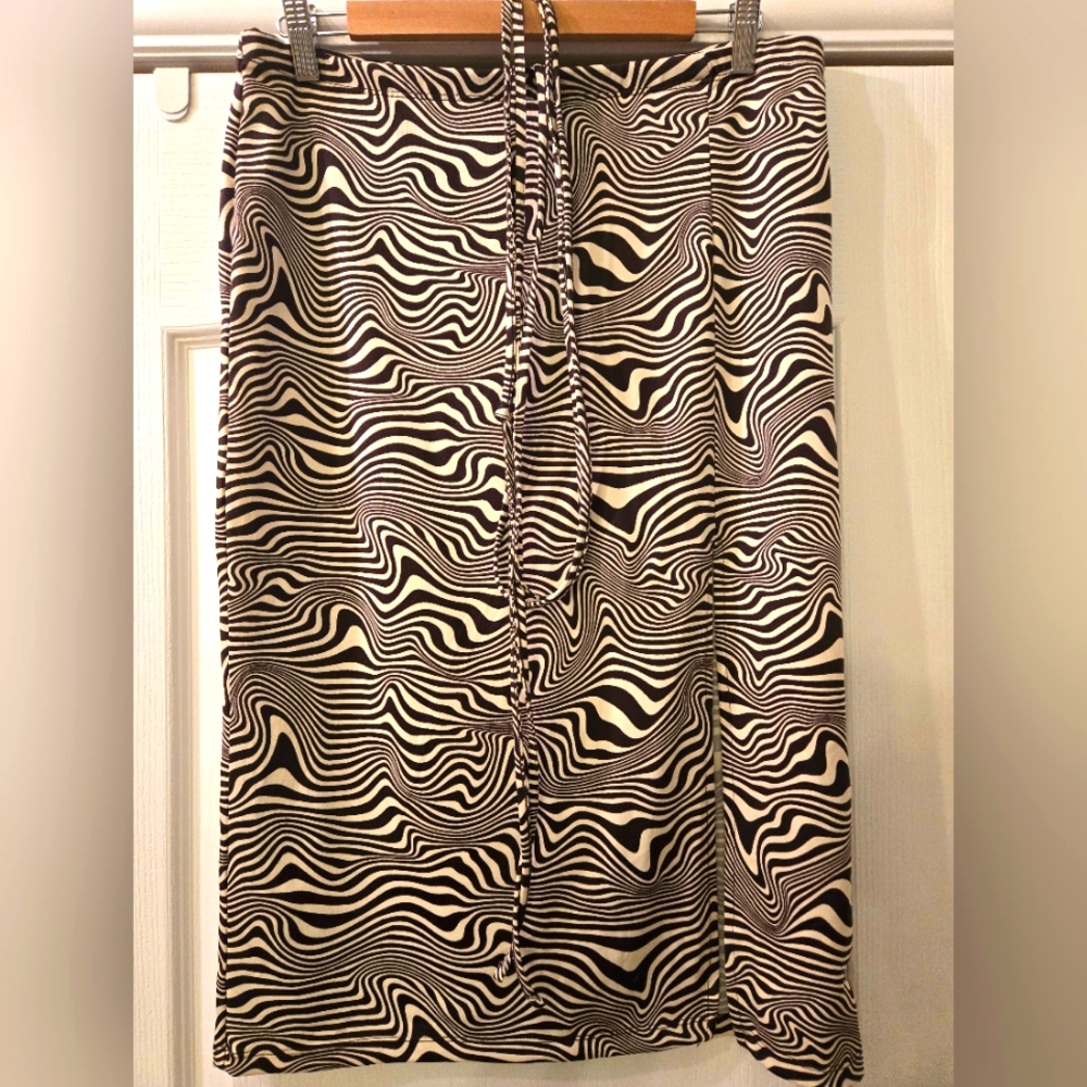H&M Pencil Skirt, size L